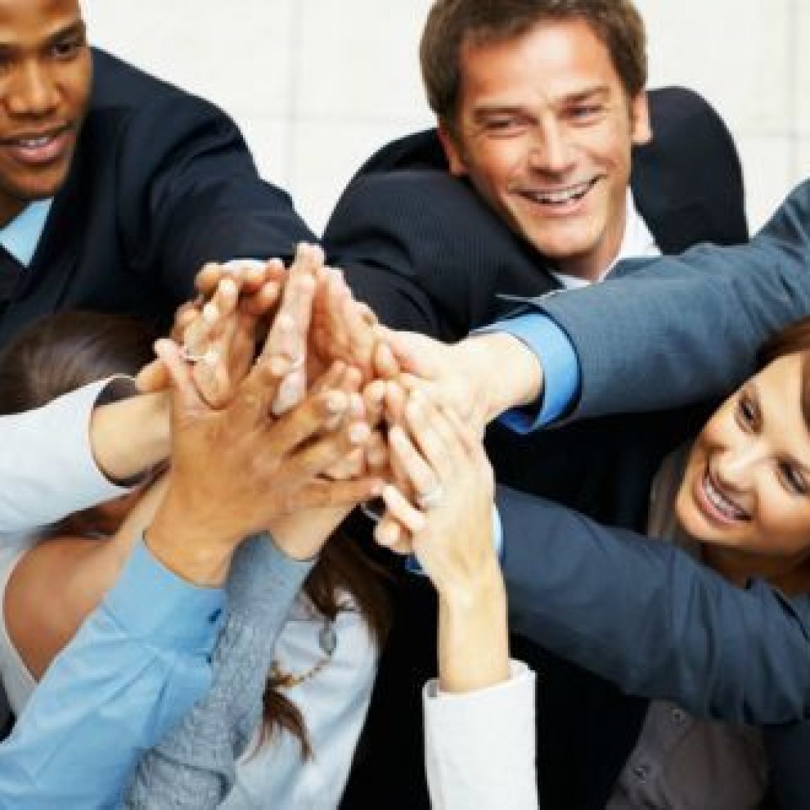 executivos comemorando